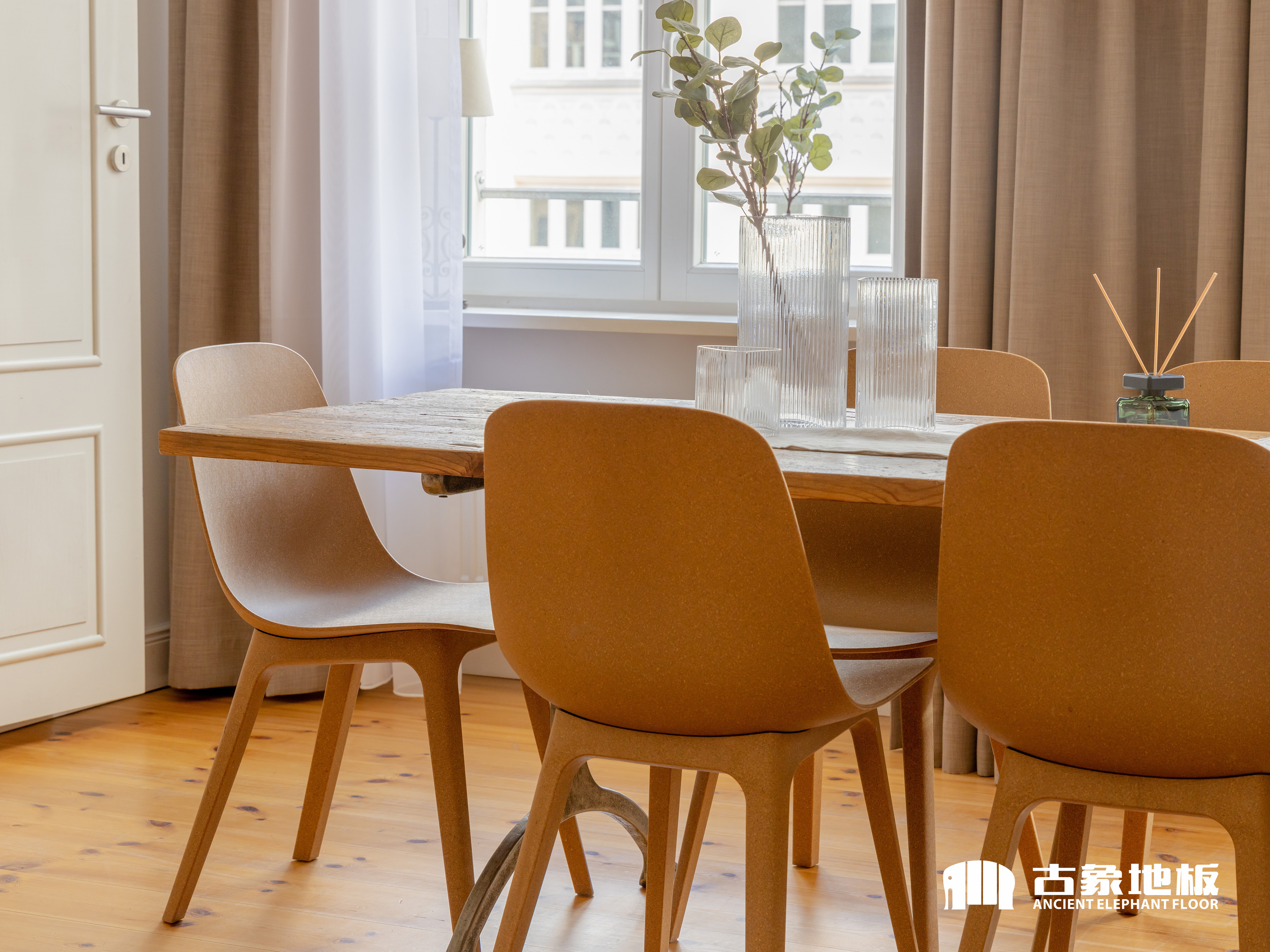 秋季多層實(shí)木地板保養(yǎng)手冊