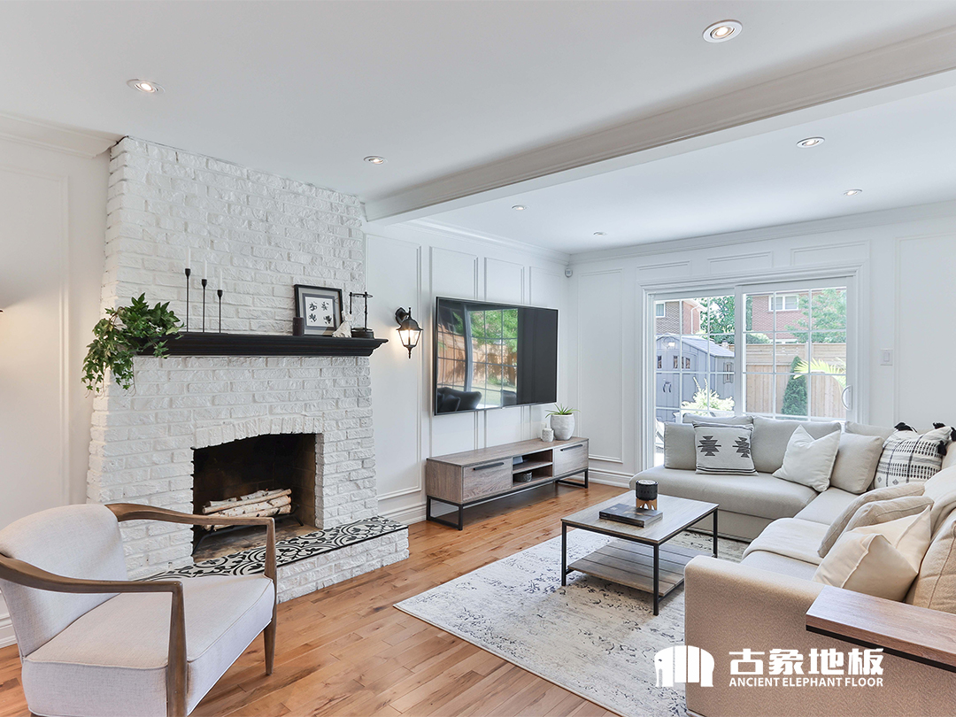 秋季實(shí)木地板養(yǎng)護(hù)注意事項(xiàng)